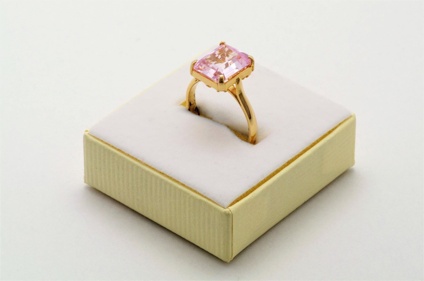 18K Gold Ring With Pink Quartz - Size 6.25 – Timeline Jewelry